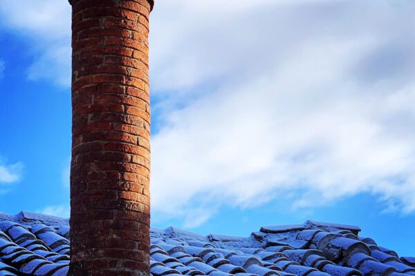 Típica chimenea redonda